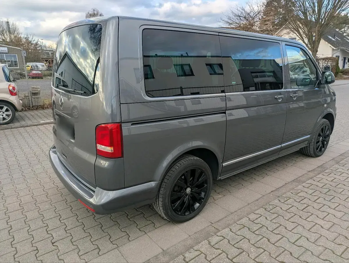 Gebraucht VW Multivan Highline 179 PS (131 kW) 2013 Grau Van / Kleinbus