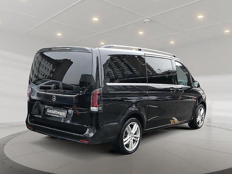 Gebraucht Mercedes V300 237 PS (174 kW) 2025 Obsidianschwarz metallic Van / Kleinbus