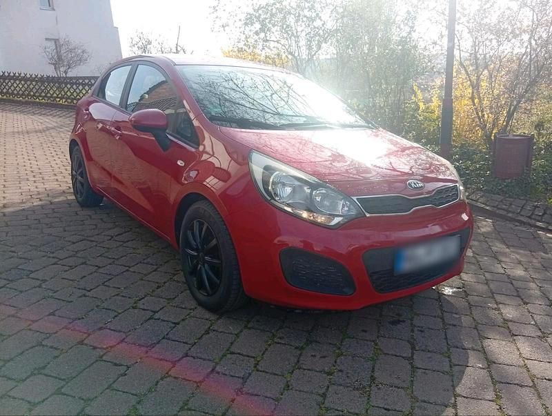Gebraucht Kia Rio Edition 7 86 PS (63 kW) 2013 Rot Limousine