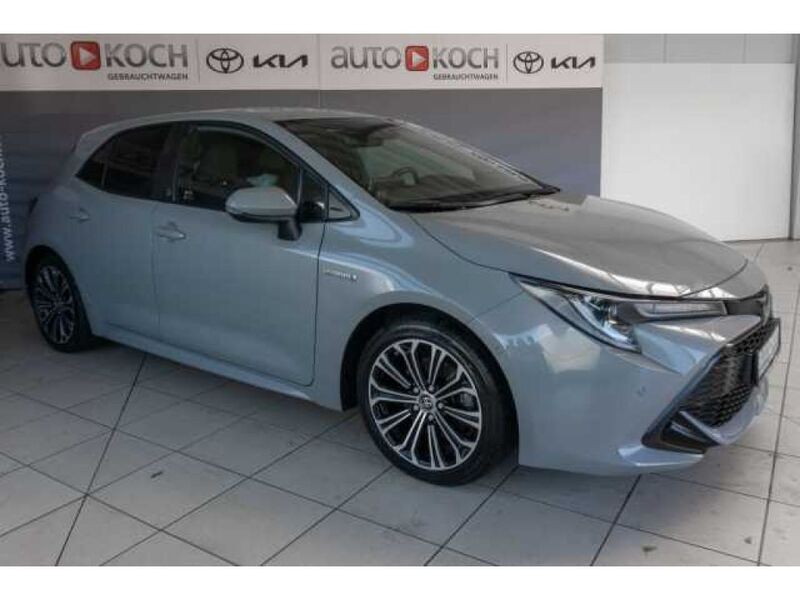Manhattengrau metallic (metallic) Gebraucht 2021 Toyota Corolla Team Limousine | 25.490 € (Fairer Preis) - Bild 1/4