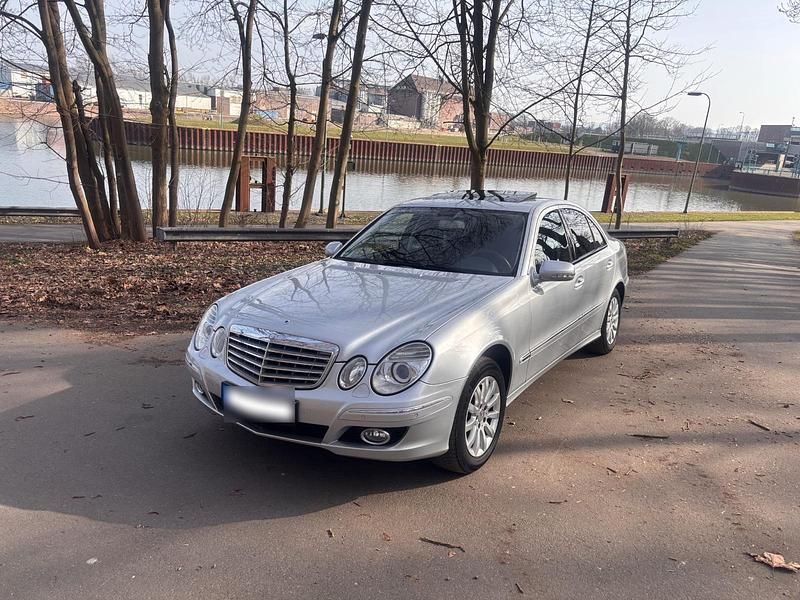 Gebraucht Mercedes E220 170 PS (125 kW) 2007 Silber Limousine