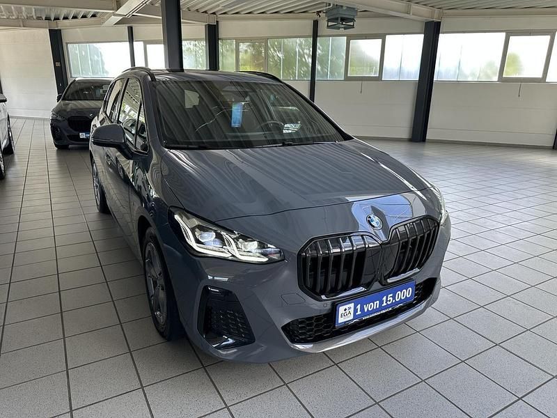 Grau metallic Gebraucht 2024 BMW 223 M Sport | 39.680 € - Bild 1/4