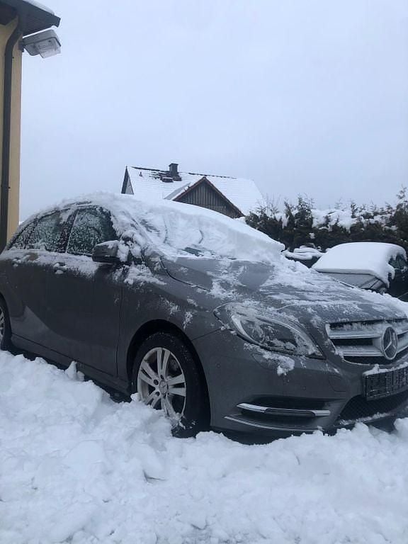 Gebraucht 2013 Mercedes B200 Van / Kleinbus | 4.900 € (Superpreis) - Bild 1/4