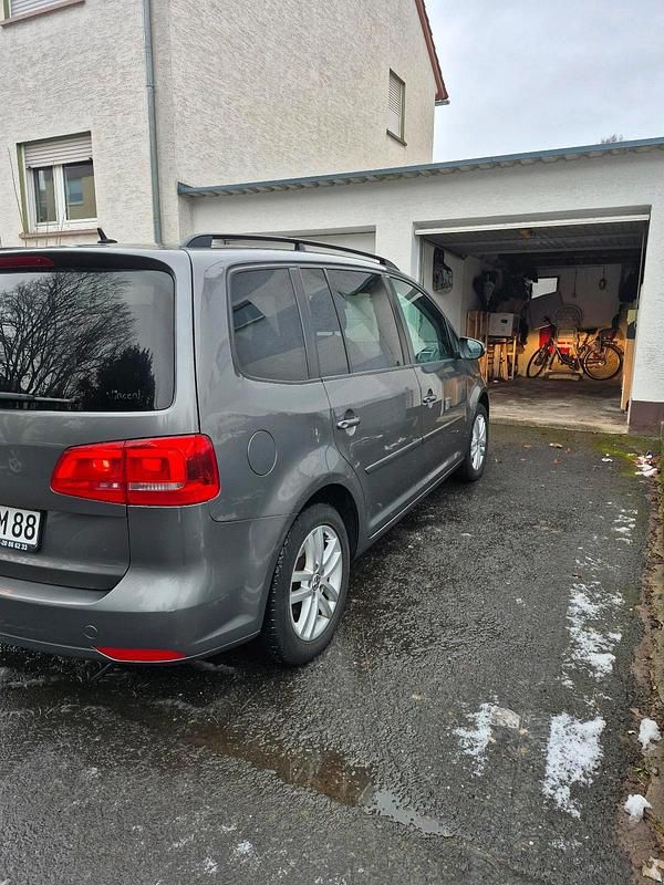 Gebraucht VW Touran 105 PS (77 kW) 2011 Grau Van / Kleinbus