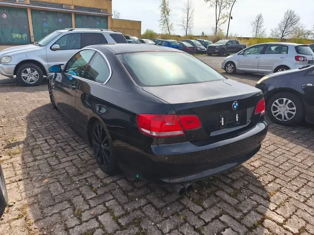 Gebraucht BMW 325 Sport Line 218 PS (160 kW) 2007 Schwarz Coupé