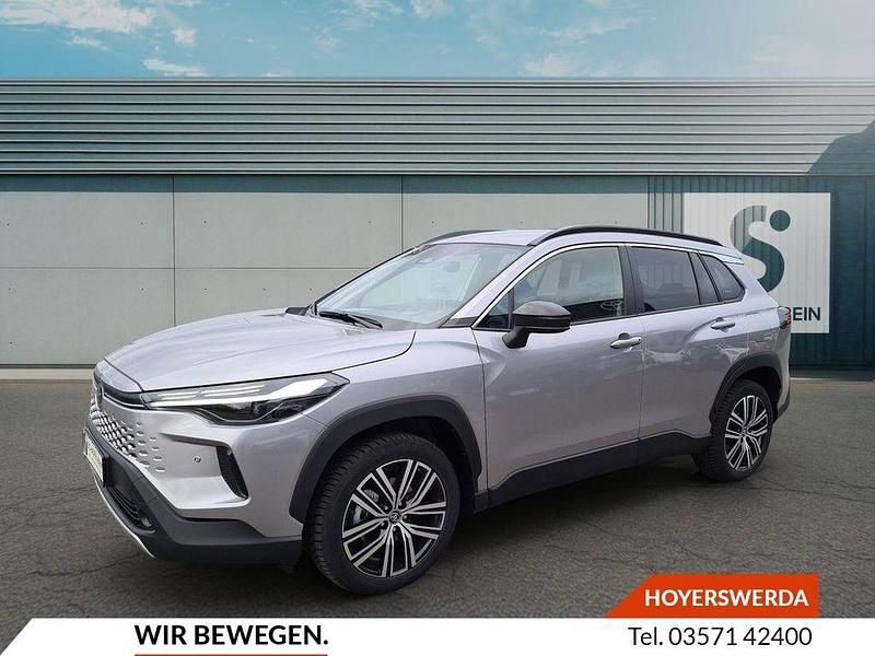 Metal stream silver Neu 2025 Toyota Corolla Cross SUV | 39.755 € (Teuer) - Bild 1/4