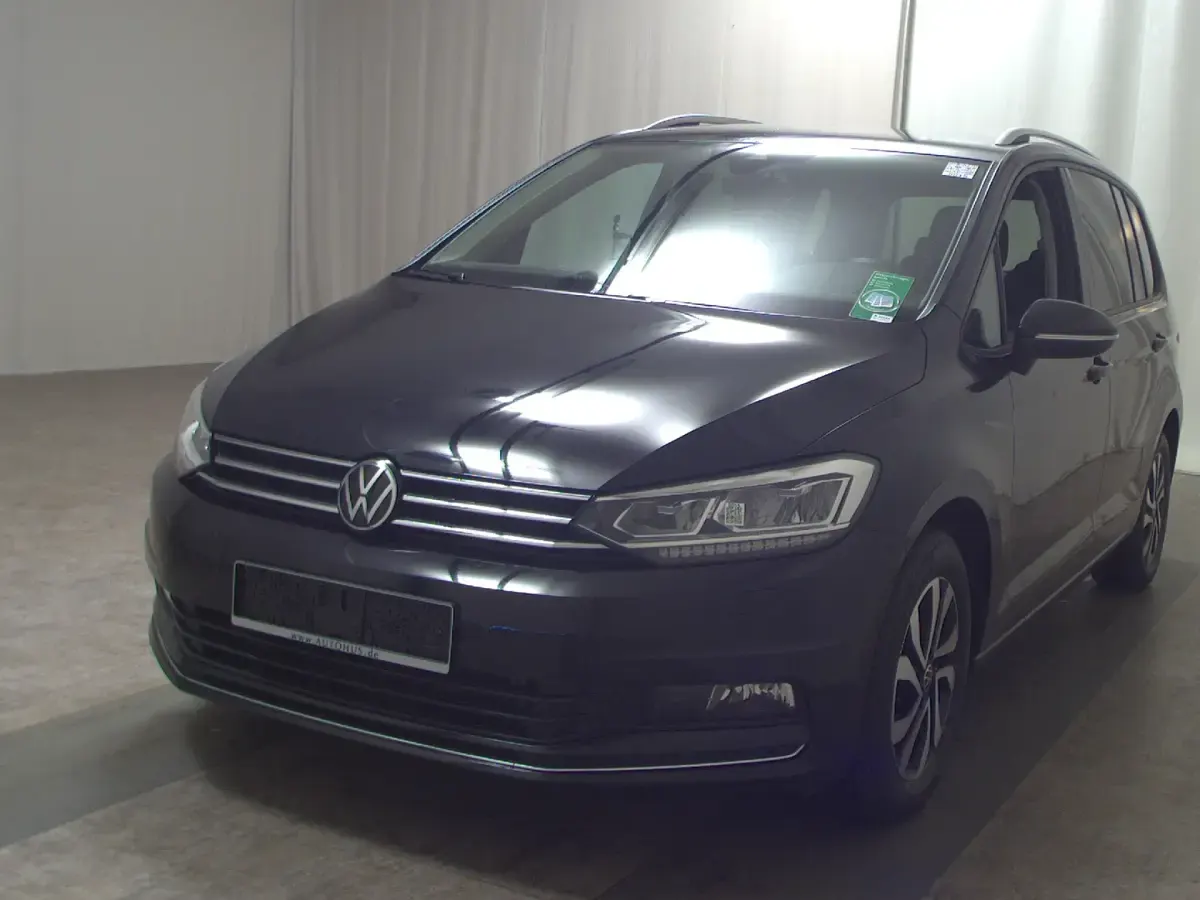 Gebraucht VW Touran Active 150 PS (110 kW) 2022 Schwarz Van / Kleinbus