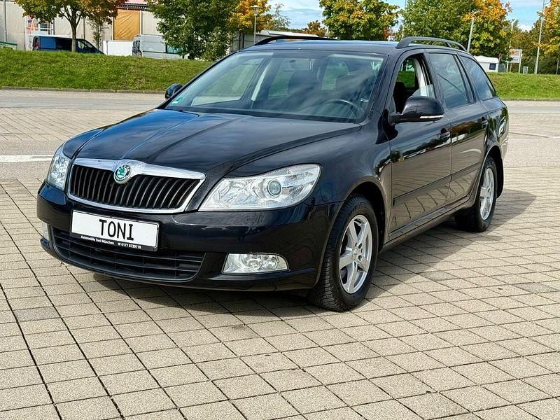 Schwarz Gebraucht 2012 Skoda Octavia Ambition Kombi | 5.990 € (Fairer Preis) - Bild 1/4