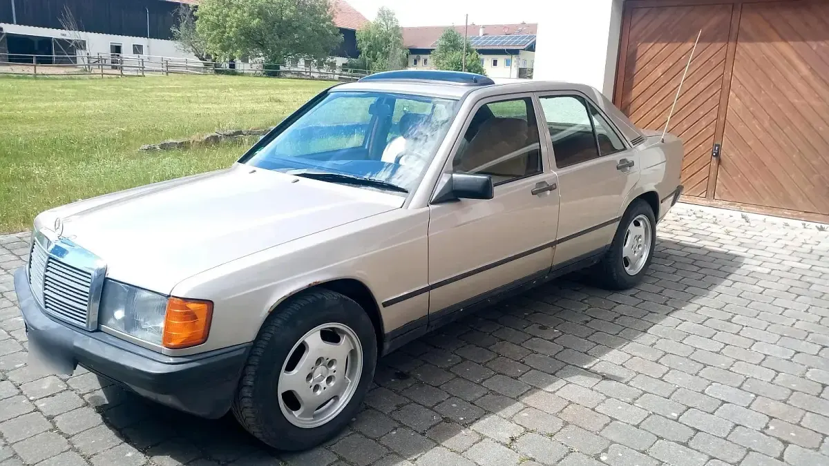 Gebraucht Mercedes 190 122 PS (89 kW) 1987 Silber Limousine