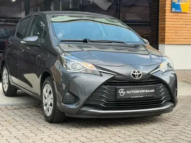 Gebraucht Toyota Yaris Comfort 69 PS (50 kW) 2018 Grau Limousine