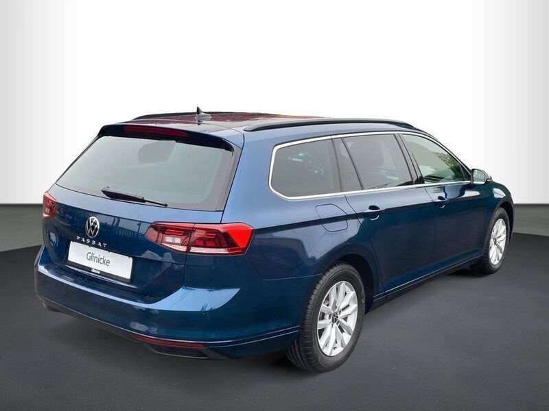 Gebraucht VW Passat Business 150 PS (110 kW) 2023 Aquamarinblau metallic Kombi