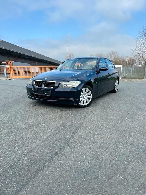 Gebraucht BMW 320 170 PS (125 kW) 2008 Blau Limousine