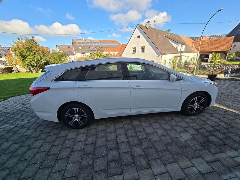 Gebraucht Hyundai i40 Edition 135 PS (99 kW) 2013 Weiß Kombi