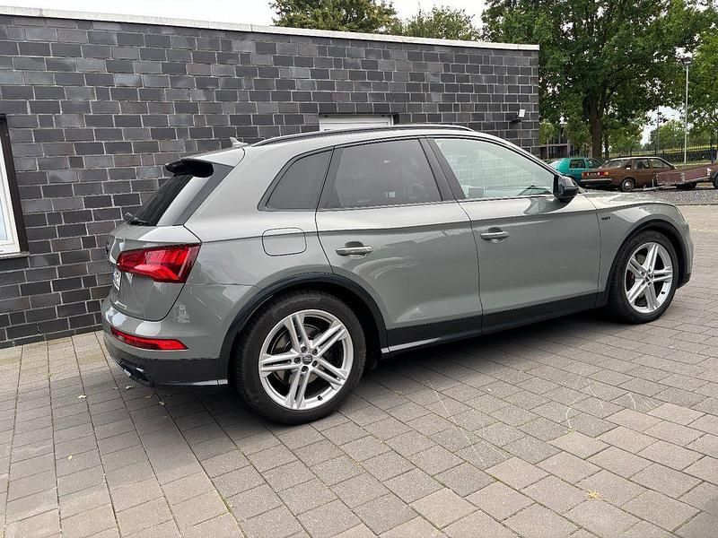 Grau Gebraucht 2018 Audi SQ5 Ambiente SUV | 34.900 € (Fairer Preis) - Bild 1/4