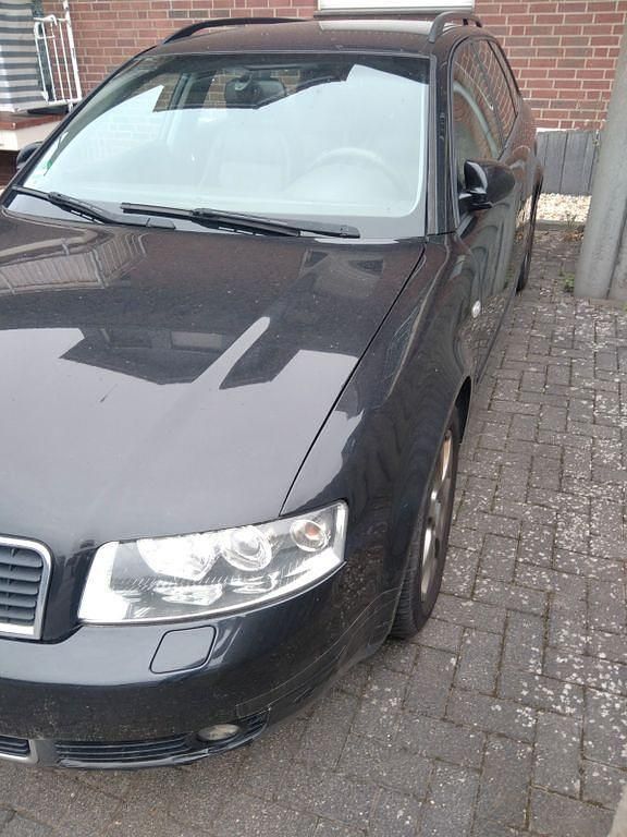 Schwarz Gebraucht 2003 Audi A4 Basis Kombi | 900 € (Superpreis) - Bild 1/4