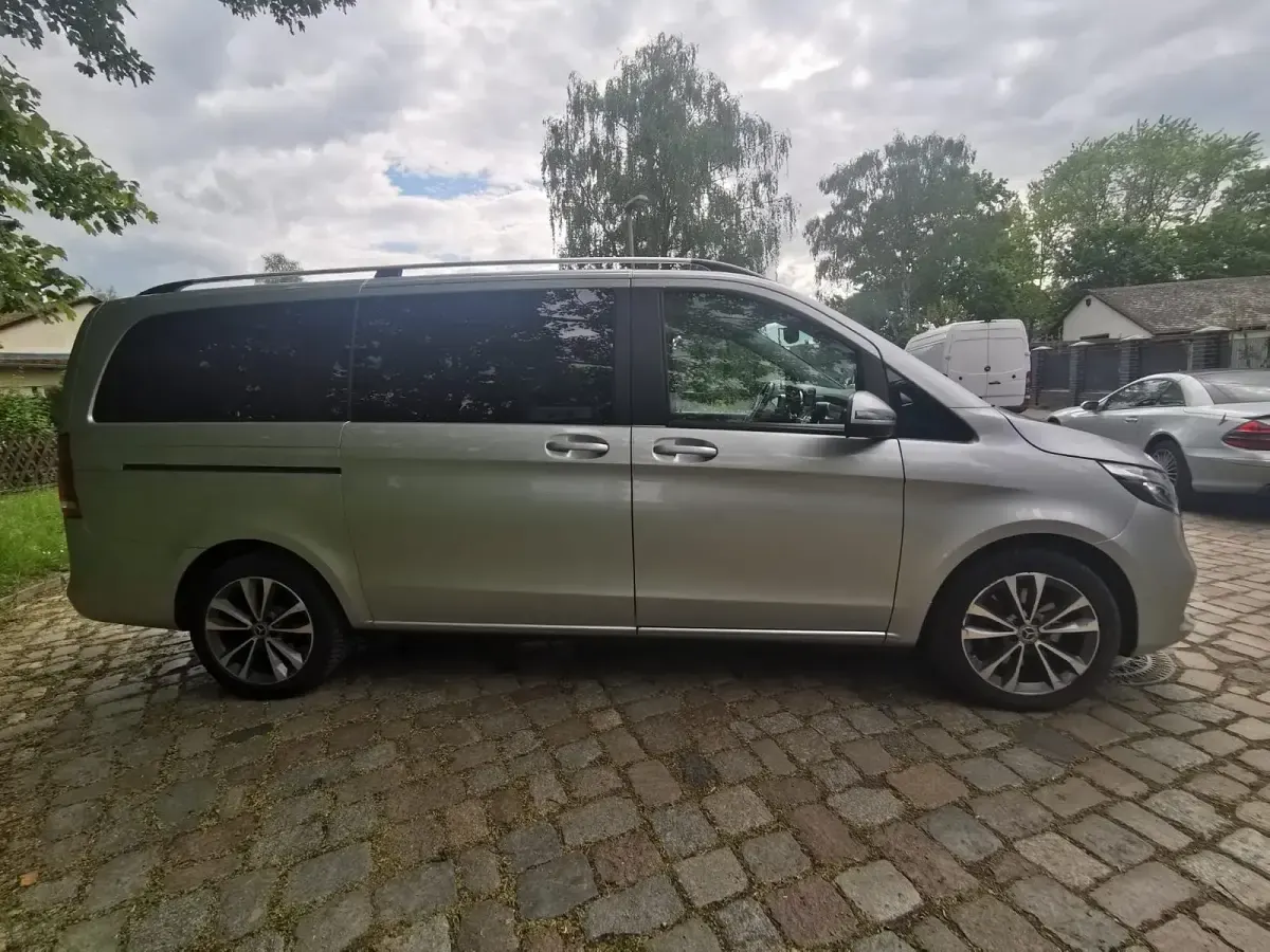 Second-hand Mercedes V300 239 CP (175 kW) 2020 Argintiu Monovolum