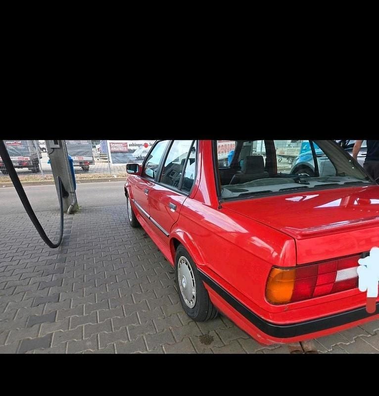 Gebraucht BMW 325 170 PS (125 kW) 1990 Rot Limousine