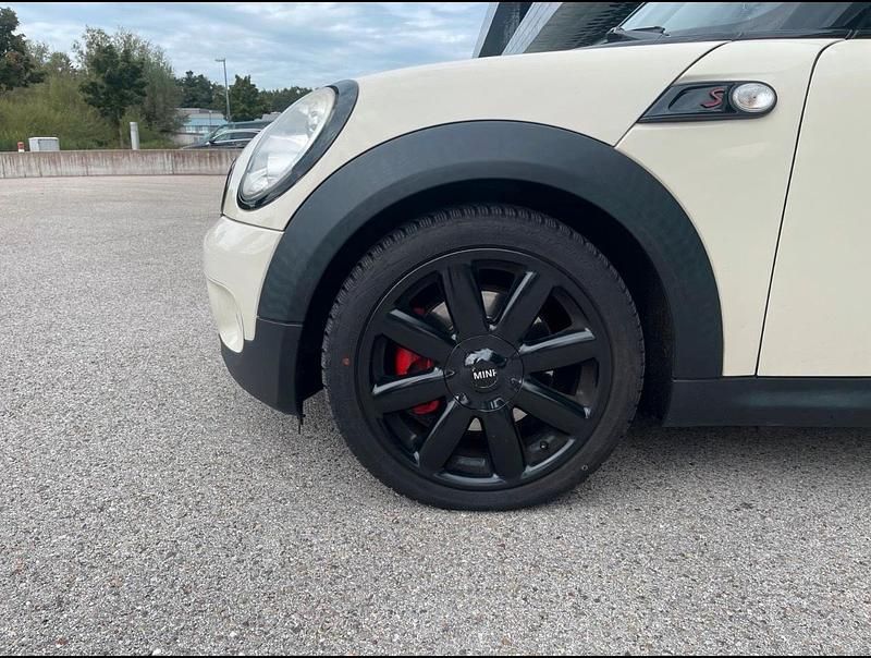 Käytetty Mini Cooper S Coupé 174 HP (127 kW) 2010 Valkoinen Coupe - kaksiovinen