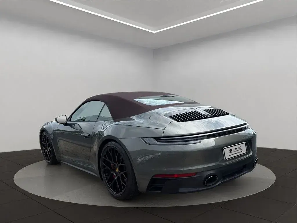 Gebraucht Porsche 992 480 PS (353 kW) 2022 Aventuringrün Cabrio