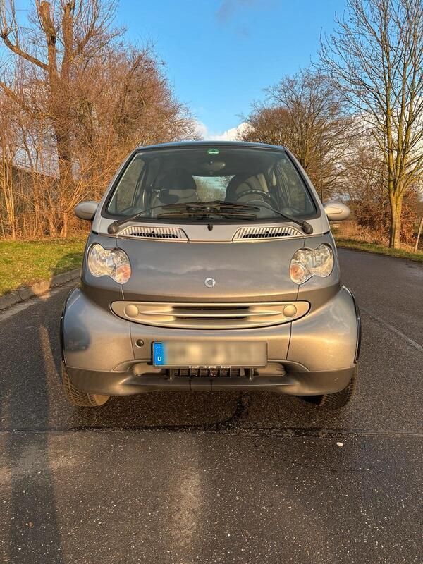 Grau Gebraucht 2004 Smart ForTwo Coupé Coupé | 2.200 € - Bild 1/4