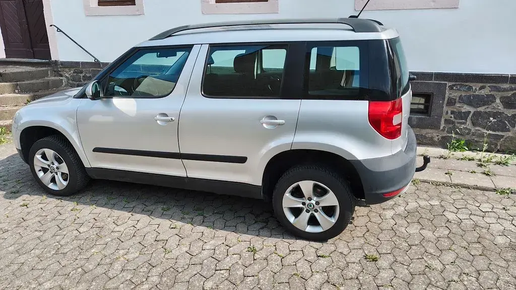Gebraucht Skoda Yeti Ambition 110 PS (80 kW) 2013 Silber SUV