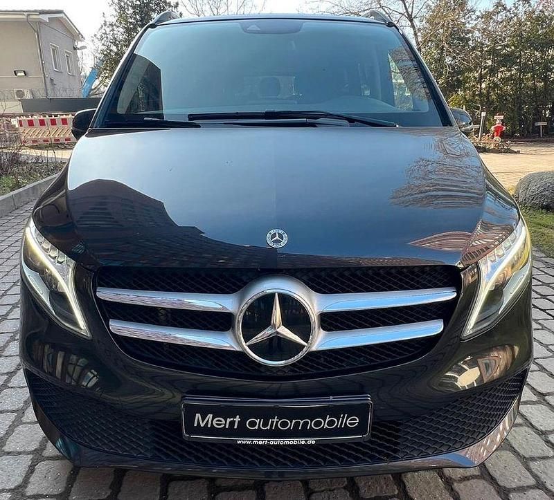 Gebraucht Mercedes V300 237 PS (174 kW) 2022 Grau Van / Kleinbus