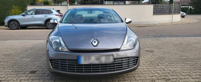 Gebraucht Renault Laguna Coupé Dynamique 150 PS (110 kW) 2009 Silber Coupé