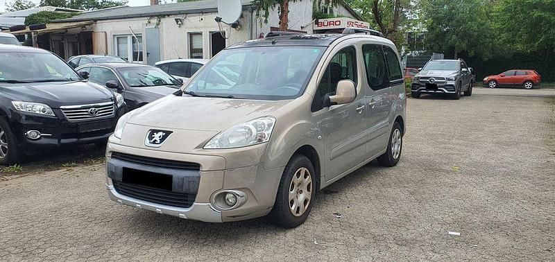 Beige Gebraucht 2011 Peugeot Partner Tepee Van / Kleinbus | 2.700 € (Teuer) - Bild 1/4