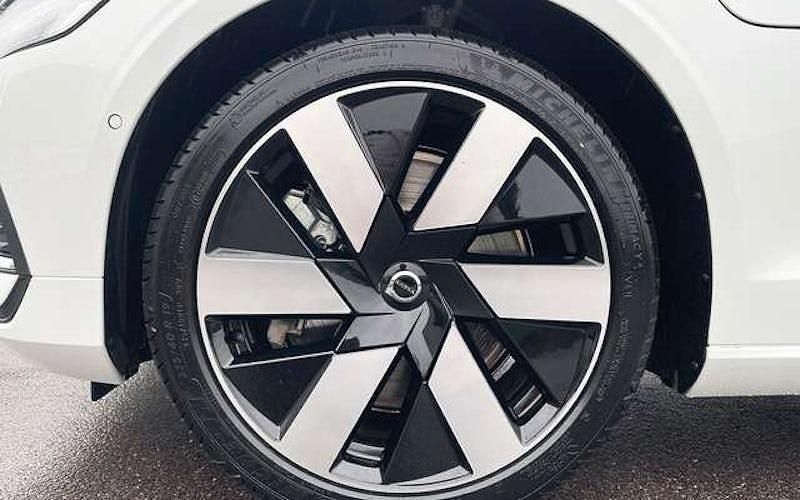 Gebraucht Volvo V60 Plus 350 PS (257 kW) 2025 Crystal weiß perleffekt Kombi