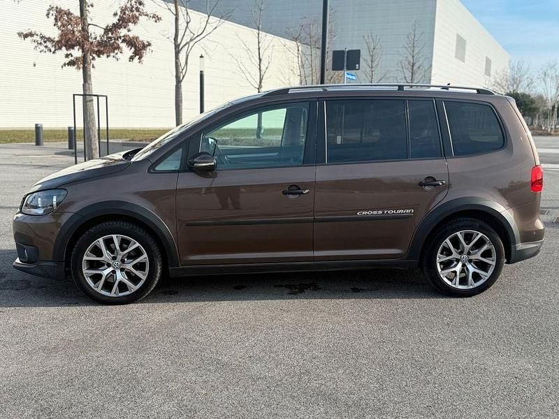 Gebraucht VW Touran Cross 140 PS (102 kW) 2014 Braun Van / Kleinbus