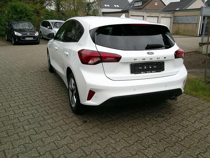 Second-hand Ford Focus 101 CP (74 kW) 2022 Alb Hatchback