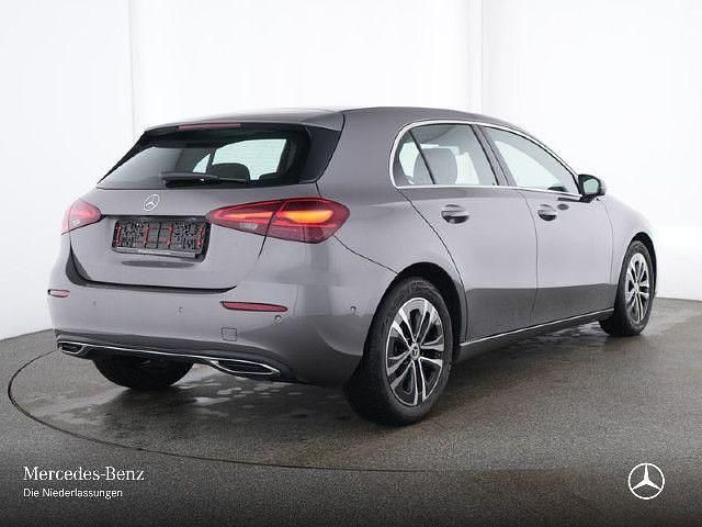 Grau Gebraucht 2024 Mercedes A200 Advanced Limousine | 28.990 € (Fairer Preis) - Bild 1/4