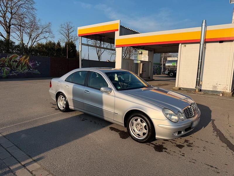 Gebraucht Mercedes E200 122 PS (89 kW) 2004 Grau Limousine