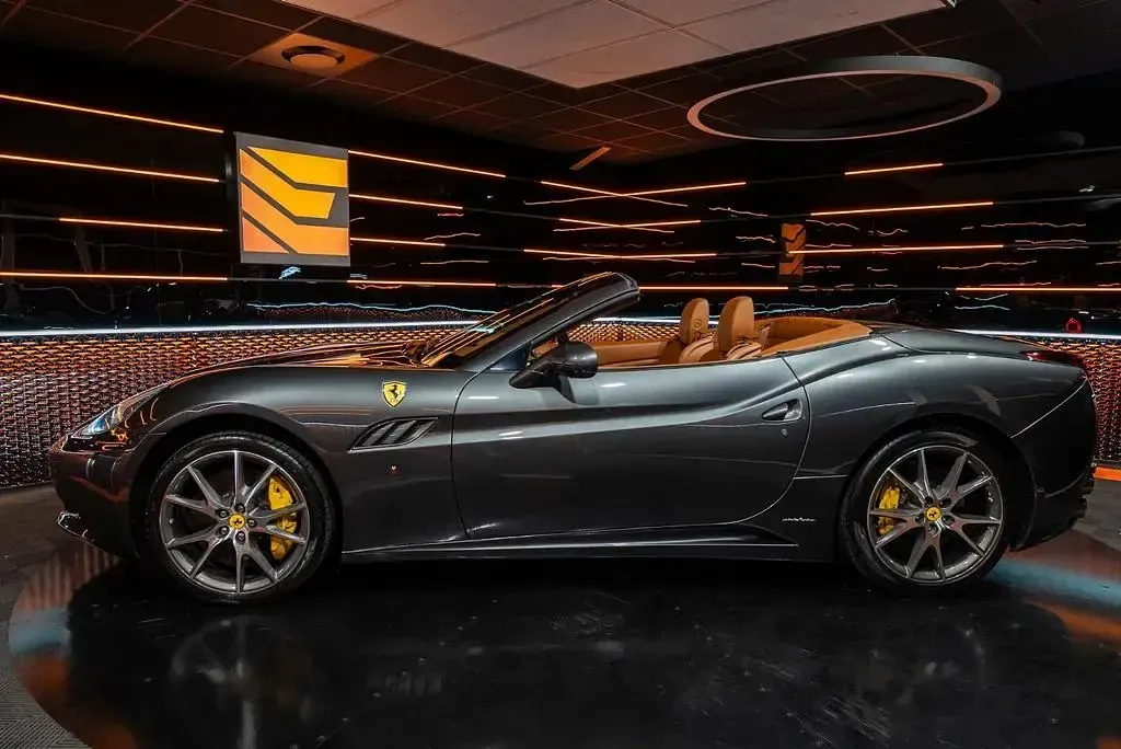 Gebraucht Ferrari California 460 PS (338 kW) 2012 Grau Cabrio