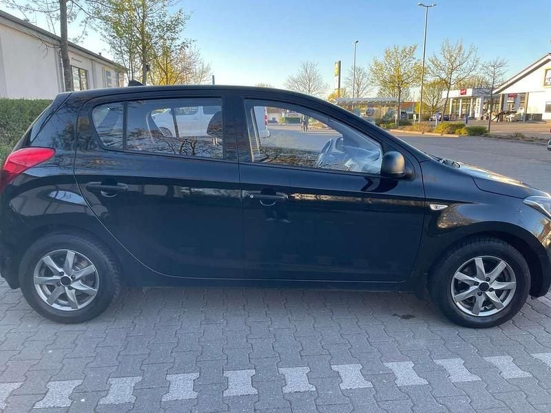Gebraucht Hyundai i20 Classic 86 PS (63 kW) 2014 Schwarz Kleinwagen