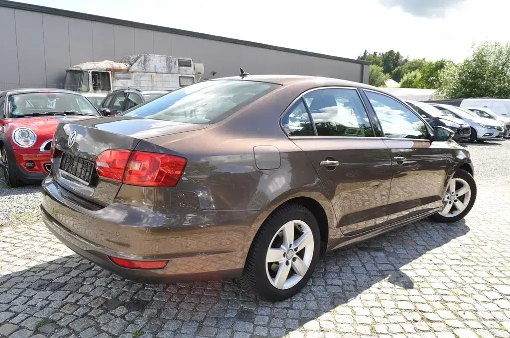 Gebraucht VW Jetta Comfortline 105 PS (77 kW) 2011 Braun Limousine