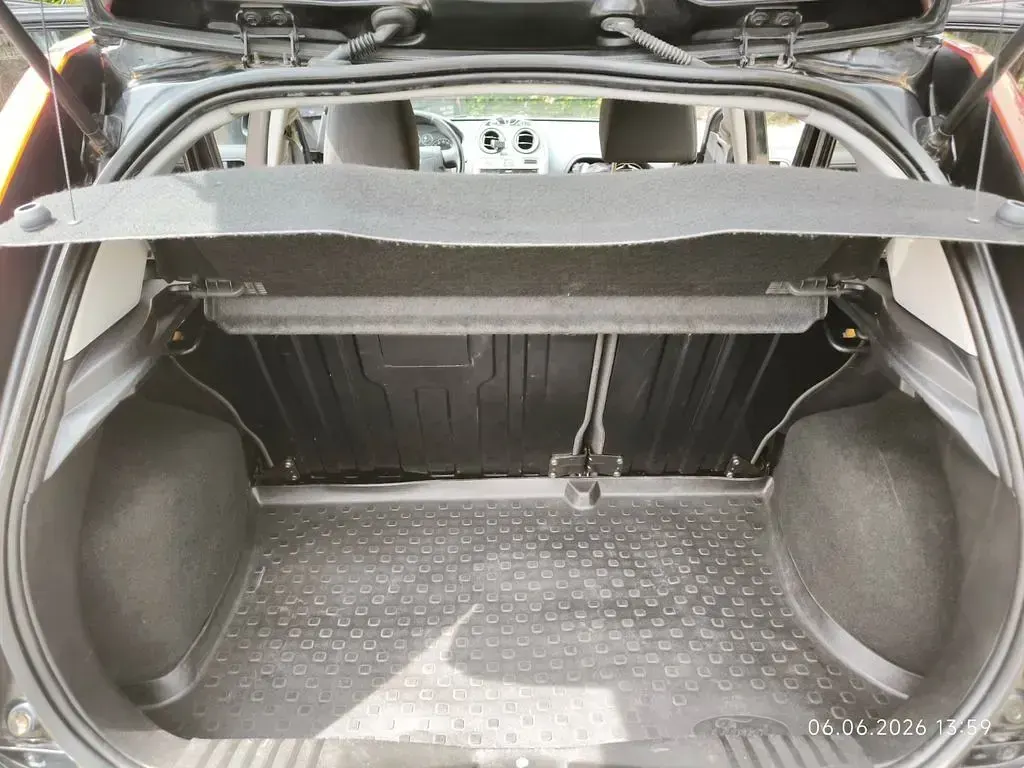 Gebraucht Ford Fiesta Ambiente 80 PS (58 kW) 2008 Schwarz Kleinwagen