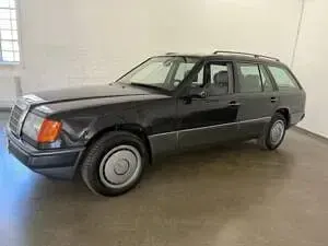 Gebraucht Mercedes E230 132 PS (97 kW) 1992 Schwarz Kombi