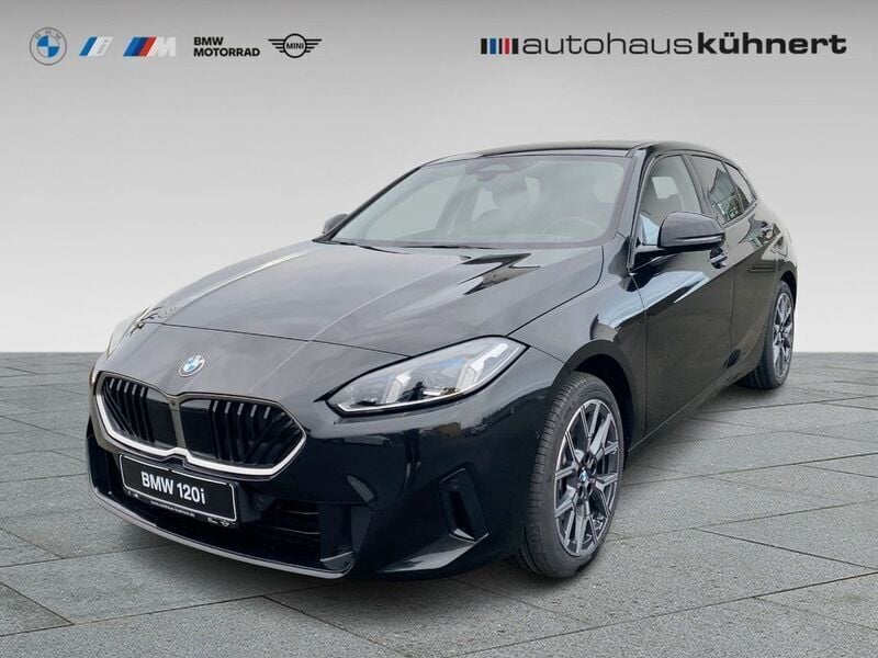 Saphirschwarz metallic Gebraucht 2025 BMW 120 Kleinwagen | 37.695 € (Guter Preis) - Bild 1/4
