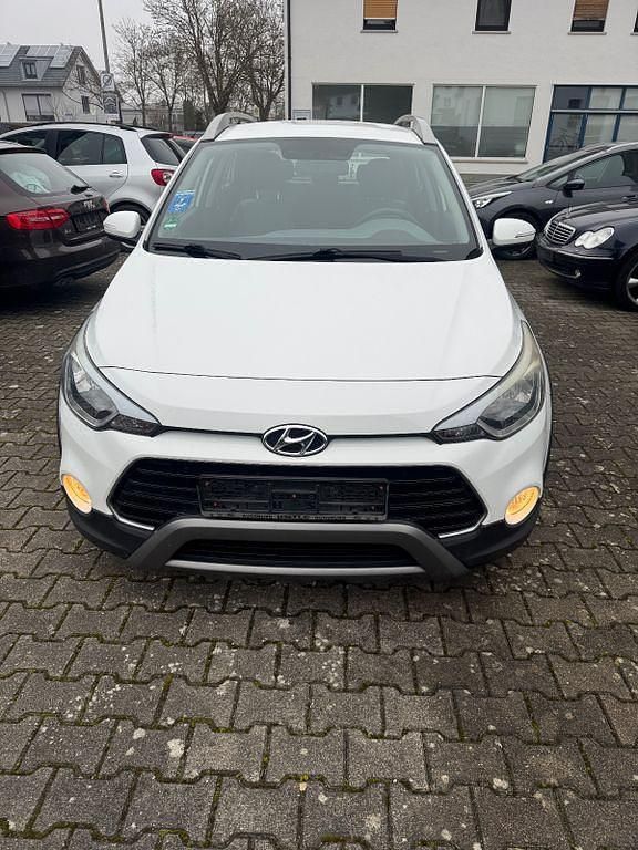 Gebraucht Hyundai i20 Active 101 PS (74 kW) 2016 Weiß Limousine