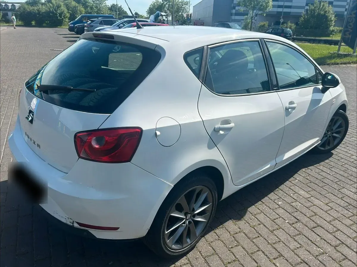 Używany Seat Ibiza Style 75 KM (55 kW) 2015 Biały Hatchback