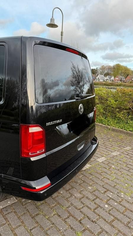 Gebraucht VW Multivan Black Edition 102 PS (75 kW) 2016 Schwarz Van / Kleinbus