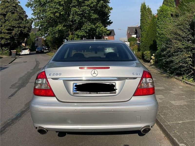 Gebraucht Mercedes E280 199 PS (146 kW) 2008 Silber Limousine