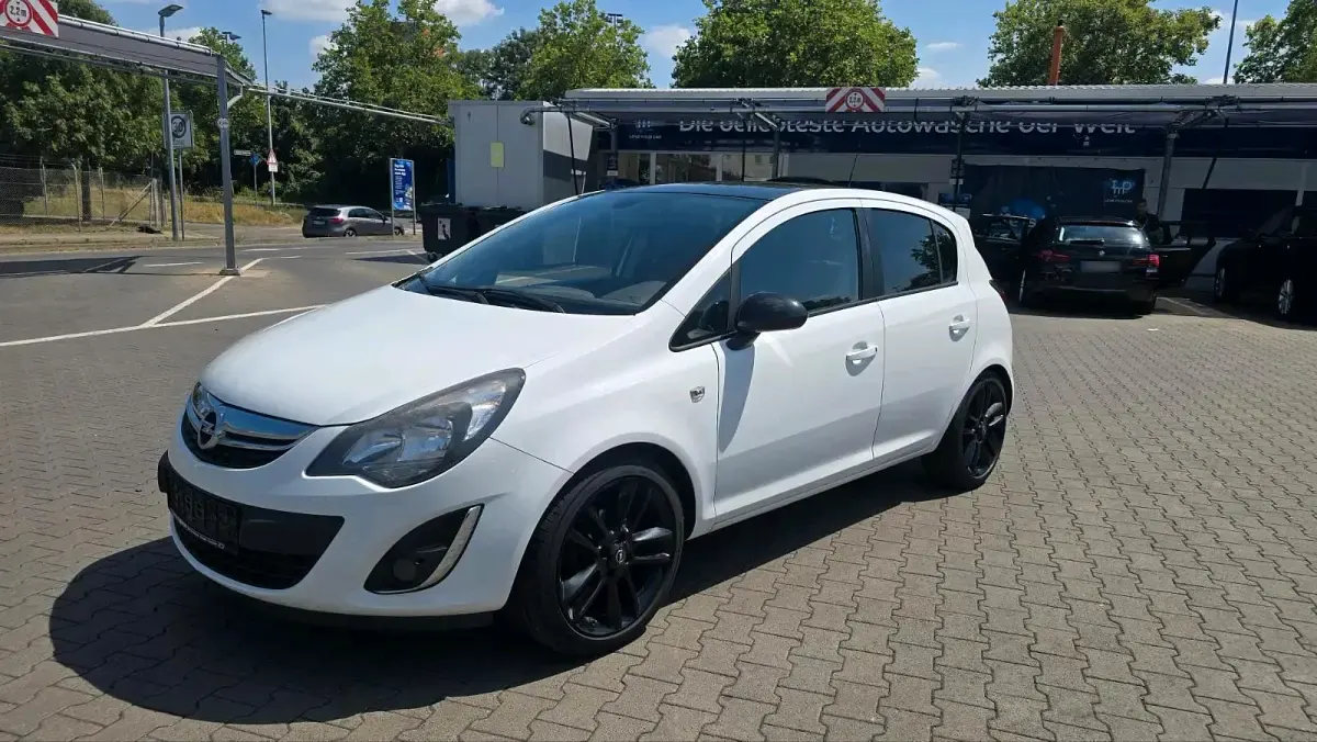 Gebraucht Opel Corsa Color Edition 101 PS (74 kW) 2014 Weiß Kleinwagen