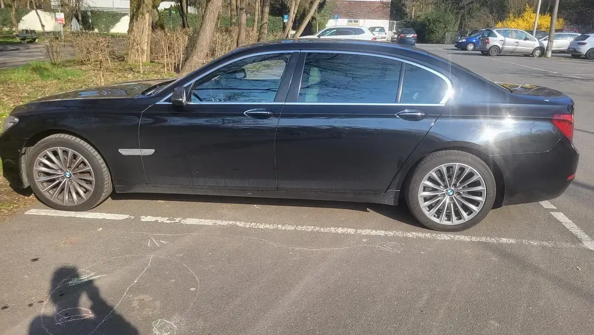 Gebraucht BMW 750L 381 PS (280 kW) 2014 Schwarz Limousine
