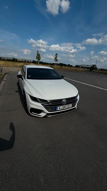 Weiß Gebraucht 2018 VW Arteon R-line Limousine | 23.999 € (Etwas zu teuer) - Bild 1/4