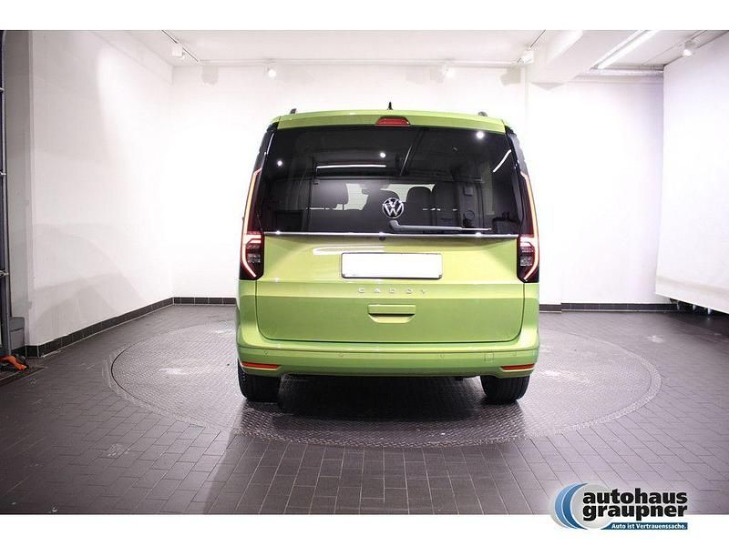 Neu VW Caddy Style 116 PS (85 kW) 2025 Golden green Van / Kleinbus