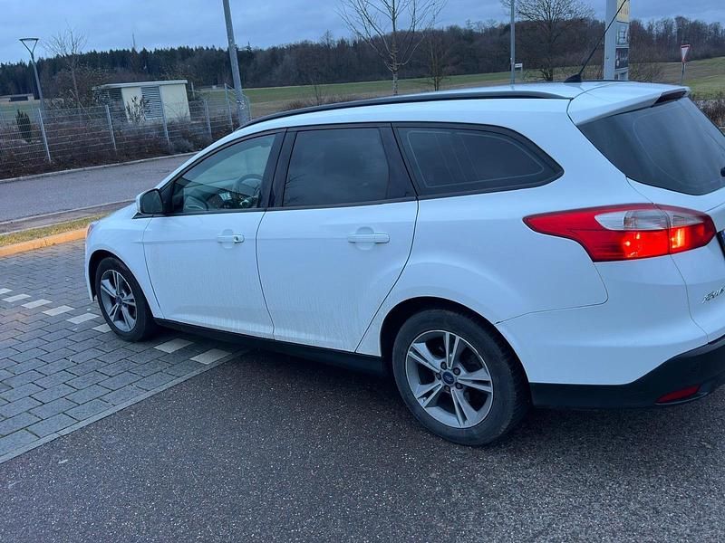 Gebraucht Ford Focus 85 PS (62 kW) 2013 Weiß Kombi