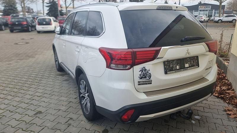 Gebraucht Mitsubishi Outlander 150 PS (110 kW) 2018 Weiß SUV