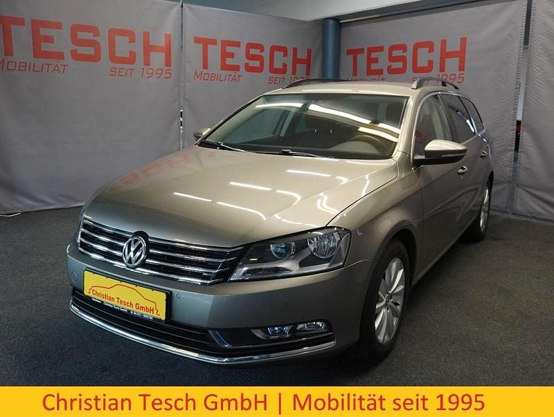 Braun Gebraucht 2013 VW Passat Kombi | 9.890 € (Fairer Preis) - Bild 1/4